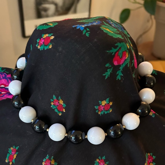 Black & White Bauble Necklace 🖤🤍 - Picture 1 of 2